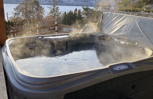 Central Okanagan House | Lakeview Getaway with a Hot Tub