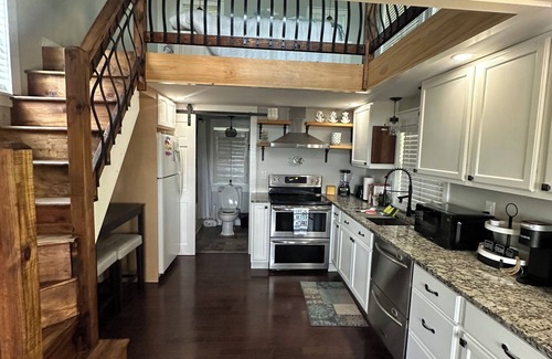 Newport House | Lakeview Getaway with Stunning Sunsets with lake access