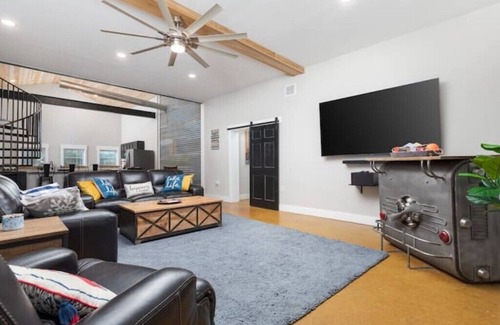 Pottsboro House | Lakeview Group Getaway Sleeps 18n