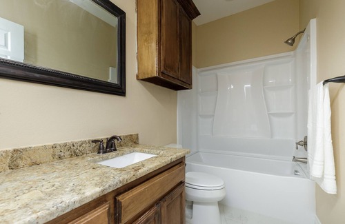 South Side House | Lakeview Haven6BRGated,15mintoBeach!6500SF,WiFi536Mbps,HotTubPool Table!3K-5QBed