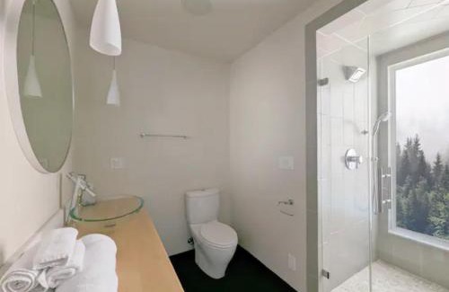 South Beacon Hill House | Lakeview Home by Lightrail Downtown & Airport