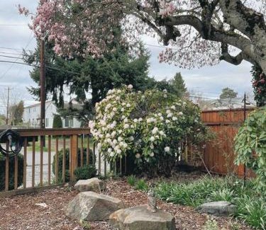 South Beacon Hill House | Lakeview Home by Lightrail Downtown & Airport
