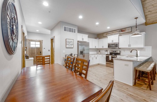 Indian Point Cabin | Lakeview Home with Private hot tub/lake access!