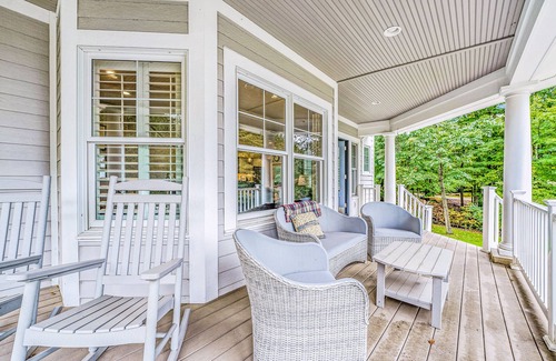 Glenn Haven Shores House | Lakeview home with beach access, private pickleball court, firepits & fireplace