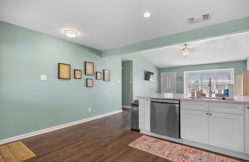 Irving House | Lakeview in the City!