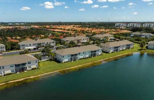 Fort Myers Condo | Lakeview Lanai in Fort Myers! Gated community with resort like amenities!