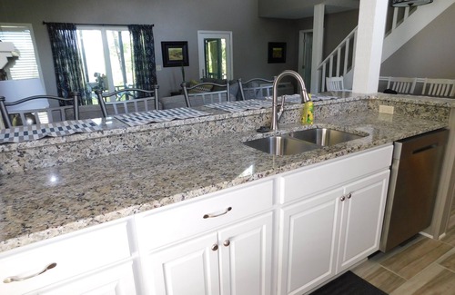 Osage Beach House | "Lakeview Lodge" at Tan Tar A with Hot Tub!