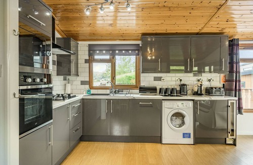 Tewitfield Cottage | Lakeview Lodge