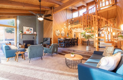 Fawnskin Cabin | Lakeview Lookout in Fawnskin at Big Bear Lake