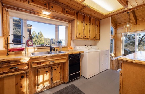 Fawnskin Cabin | Lakeview Lookout in Fawnskin at Big Bear Lake