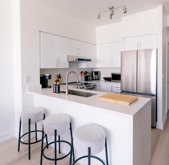 Downtown Toronto Apartment | Lakeview Luxury Suites - Excellent Location - Complementary Parking