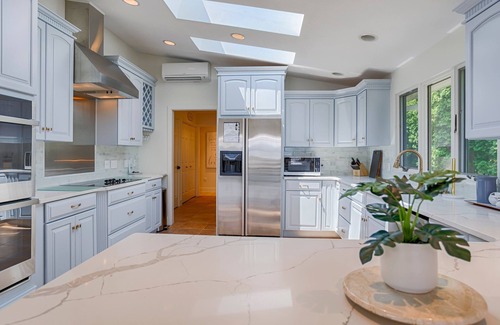 Holcomb House | Lakeview Luxury: Wine Country + Lake Living + Perfect Couples Retreat!