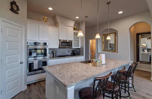 Missouri City House | Lakeview Mansion – A Chic Estate