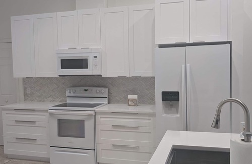 Crown Pointe House | Lakeview, Minutes from Beach & 5th Avenue!