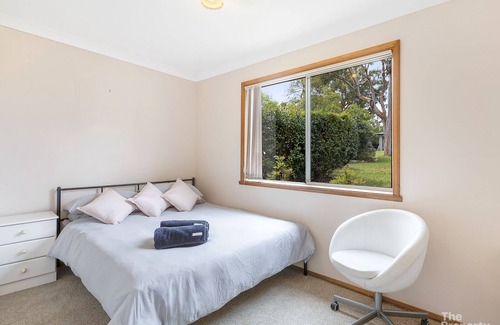 Chain Valley Bay House | Lakeview Oasis - Reserve waterfront cottage