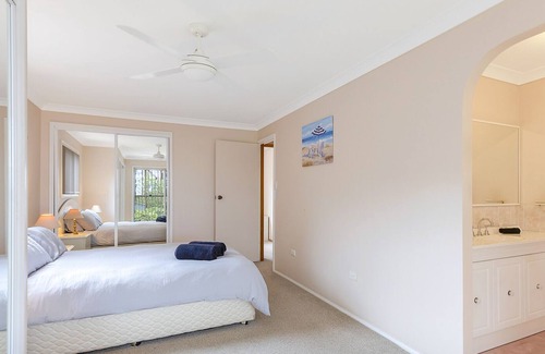 Chain Valley Bay House | Lakeview Oasis - Reserve waterfront cottage