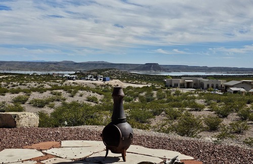 Truth or Consequences House | Lakeview Oasis; Your Home away from Homenn