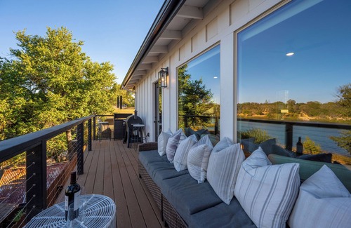 Atascadero House | LakeView - Pool - Hot Tub - Game Room - Walk to Park/Zoo - putt putt golf