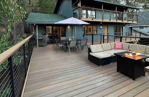 Lakehead House | Lakeview, Pool Table, Marina Close, Sleeps 16 - Shasta Lakeshore Retreat #8