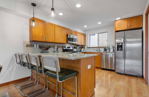 North Queen Anne House | LakeView Queen Anne 3BR Townhome w Portable AC