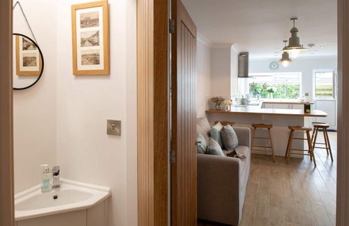 Rhosneigr House | Lakeview : Stylish 4‑Bed Home Near Maelog Lake in Rhosneigr | Managed by Anglesey Holiday Lettings