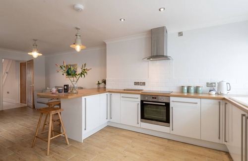 Rhosneigr House | Lakeview : Stylish 4‑Bed Home Near Maelog Lake in Rhosneigr | Managed by Anglesey Holiday Lettings
