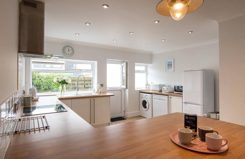 Rhosneigr House | Lakeview : Stylish 4‑Bed Home Near Maelog Lake in Rhosneigr | Managed by Anglesey Holiday Lettings
