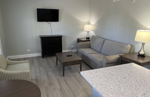 Marco Island Hotel | Lakeview Superior One-Bedroom Suite