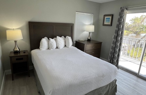 Marco Island Hotel | Lakeview Superior One-Bedroom Suite