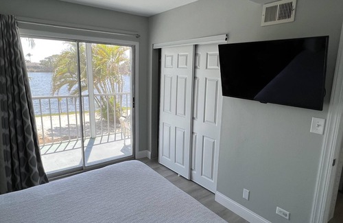 Marco Island Hotel | Lakeview Superior One-Bedroom Suite