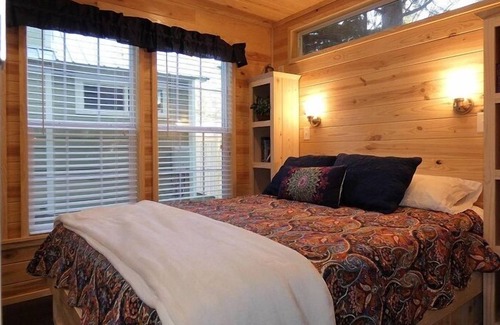 Upward House | Lakeview Tiny House at SIMPLE LIFE Gated Community