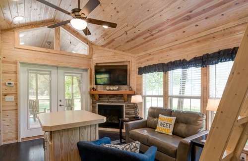 Upward House | Lakeview Tiny House at SIMPLE LIFE Gated Community