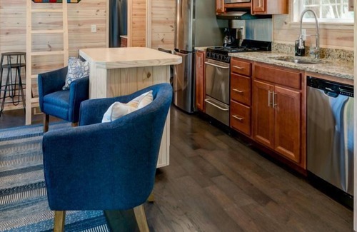 Upward House | Lakeview Tiny House at SIMPLE LIFE Gated Community