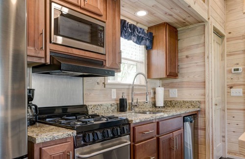 Upward House | Lakeview Tiny House at SIMPLE LIFE Gated Community