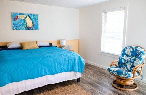 Hayesville Apartment | Lakeview Toucan Terrace Bamboo Studio