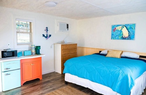 Hayesville Apartment | Lakeview Toucan Terrace Bamboo Studio