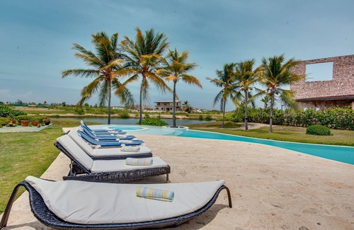 Punta Cana House | Lakeview Villa in Cap Cana with daily housekeeping