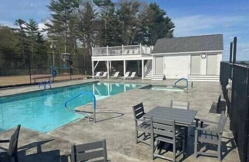 Weirs Beach Apartment | Lakeview Winni Condo w/Kitchenette Weir’s Beach