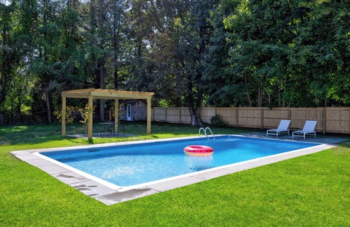 Lakeville House | Lakeville Lodge with Private Pool – Walkable to Lake, Restaurants, & Salisbury!