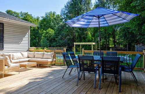Lakeville House | Lakeville Lodge with Private Pool – Walkable to Lake, Restaurants, & Salisbury!