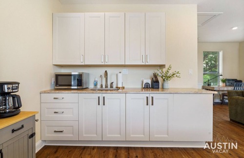 Hughes Park Lake House | Lakeway - Cedar St #B