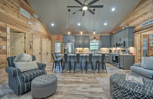 Canyon Lake Cabin | 'Lakewood Secret' Cabin ~ 4 Mi to The Lake!