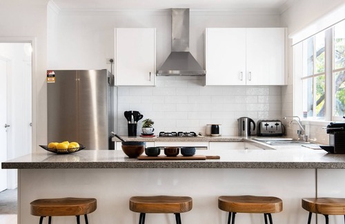 Daylesford House | Lakewood-stylish design, great location