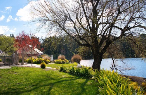 Daylesford House | Lakewood-stylish design, great location
