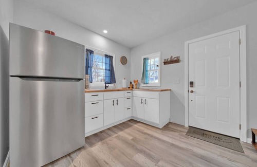 North Lakeport House | Lakewood Retreat - Hot Tub Open, Couples Getaway!