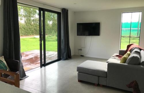 Karapiro House | Lakin' it easy Cottage