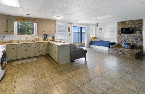 Spring City House | Lakin' It Easy | Private Boat Ramp, Sleeps 14!