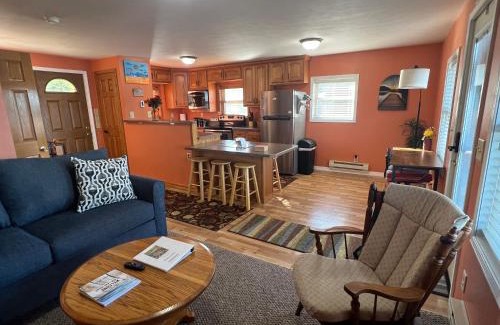 Middlebury House | Lakin' It Easy