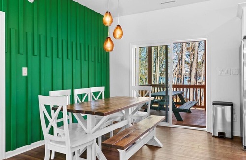 Wise House | Lakin`Reel Memories - Sleeps 18 - New Rental