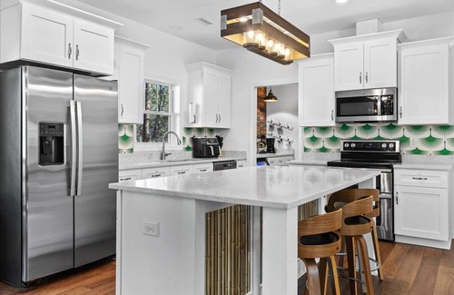 Wise House | Lakin`Reel Memories - Sleeps 18 - New Rental